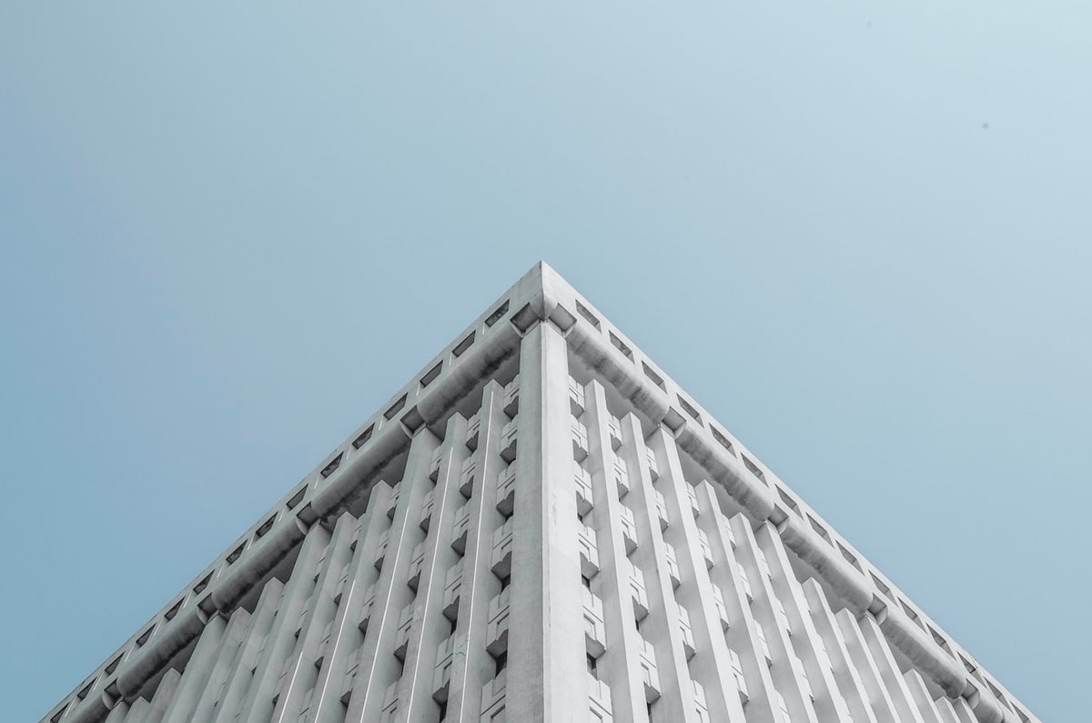 运动品牌这场仗，2024年还要比基本功