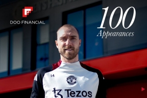 乐鱼体育app-埃里克森获赠曼联生涯百场纪念球衣，贡献7球17助&amp;合同今夏到期